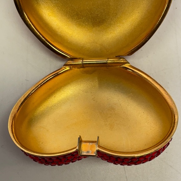 Judith Lieber miniature heart pillbox w/ Swarovski crystals, goldtone hardware - Picture 10 of 10